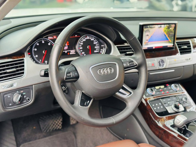 Rao Audi A8L 2017 giá 1,3 tỷ đồng, người bán chia sẻ: 5 tỷ không mua, giờ cũng không mua thì sao biết được 'trùm cuối Audi' đỉnh cỡ nào- Ảnh 8. Rao Audi A8L 2017 giá 1,3 tỷ đồng, người bán chia sẻ: 5 tỷ không mua, giờ cũng không mua thì sao biết được 'trùm cuối Audi' đỉnh cỡ nào- Ảnh 8.