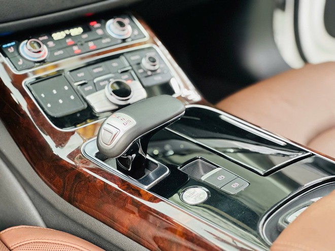 Rao Audi A8L 2017 giá 1,3 tỷ đồng, người bán chia sẻ: 5 tỷ không mua, giờ cũng không mua thì sao biết được 'trùm cuối Audi' đỉnh cỡ nào- Ảnh 9. Rao Audi A8L 2017 giá 1,3 tỷ đồng, người bán chia sẻ: 5 tỷ không mua, giờ cũng không mua thì sao biết được 'trùm cuối Audi' đỉnh cỡ nào- Ảnh 9.