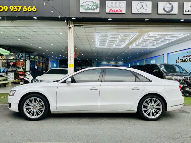 Rao Audi A8L 2017 giá 1,3 tỷ đồng, người bán chia sẻ: 5 tỷ không mua, giờ cũng không mua thì sao biết được 'trùm cuối Audi' đỉnh cỡ nào- Ảnh 6. Rao Audi A8L 2017 giá 1,3 tỷ đồng, người bán chia sẻ: 5 tỷ không mua, giờ cũng không mua thì sao biết được 'trùm cuối Audi' đỉnh cỡ nào- Ảnh 6.