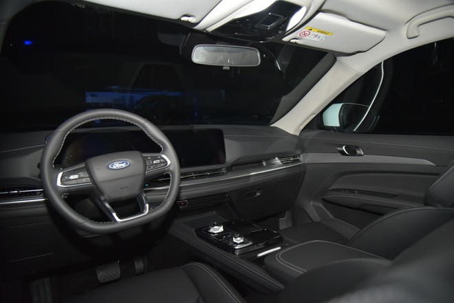 Chênh tới 134 triệu đồng, 3 bản Ford Territory 2025 nhìn qua gần giống nhưng ‘bóc’ kỹ mới thấy khác rõ về công nghệ- Ảnh 7. Chênh tới 134 triệu đồng, 3 bản Ford Territory 2025 nhìn qua gần giống nhưng ‘bóc’ kỹ mới thấy khác rõ về công nghệ- Ảnh 7.