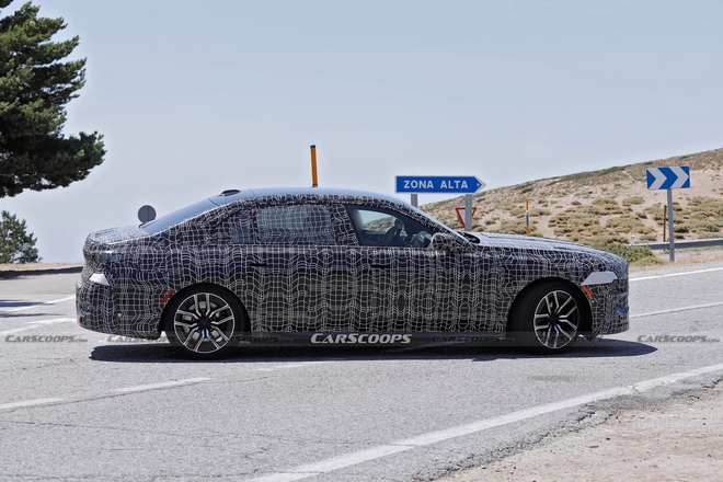 Cuối cùng BMW 7 Series cũng phải thu nhỏ lưới tản nhiệt, có thể lột xác cả nội thất cạnh tranh S-Class- Ảnh 6. Cuối cùng BMW 7 Series cũng phải thu nhỏ lưới tản nhiệt, có thể lột xác cả nội thất cạnh tranh S-Class- Ảnh 6.