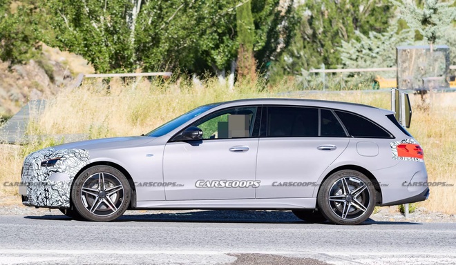 Mercedes-Benz C-Class 2027 lộ chạy thử bản thực dụng nhưng kén khách Việt: Đèn LED mới, dễ nâng cấp cả công nghệ bên trong- Ảnh 3. Mercedes-Benz C-Class 2027 lộ chạy thử bản thực dụng nhưng kén khách Việt: Đèn LED mới, dễ nâng cấp cả công nghệ bên trong- Ảnh 3.