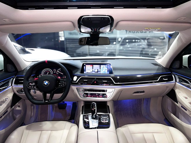 Chiếc BMW 7-Series giá 1,2 tỷ này sẽ khiến người dùng cân nhắc thay vì mua Toyota Camry 'base' mới: Dù cũ vẫn vượt nhiều trang bị, song vẫn phải chấp nhận điều này- Ảnh 7. Chiếc BMW 7-Series giá 1,2 tỷ này sẽ khiến người dùng cân nhắc thay vì mua Toyota Camry 'base' mới: Dù cũ vẫn vượt nhiều trang bị, song vẫn phải chấp nhận điều này- Ảnh 7.