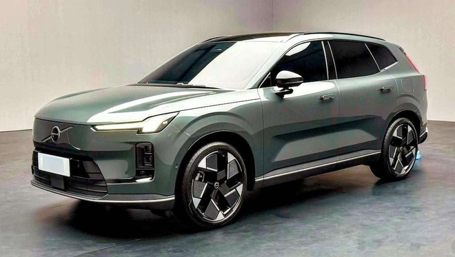 Volvo XC70 đầu tiên xuất xưởng: Trông như xe điện nhưng là PHEV, máy xăng 1.5L 161 mã lực kèm 3 mô-tơ điện- Ảnh 3. Volvo XC70 đầu tiên xuất xưởng: Trông như xe điện nhưng là PHEV, máy xăng 1.5L 161 mã lực kèm 3 mô-tơ điện- Ảnh 3.