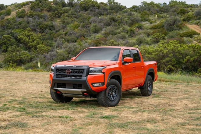 Nissan Navara 2026 ra mắt: Thêm tiện nghi, bổ sung bản địa hình cực chất đấu Ford Ranger Raptor, nhưng vẫn thua đối thủ ở một điểm- Ảnh 4. Nissan Navara 2026 ra mắt: Thêm tiện nghi, bổ sung bản địa hình cực chất đấu Ford Ranger Raptor, nhưng vẫn thua đối thủ ở một điểm- Ảnh 4.