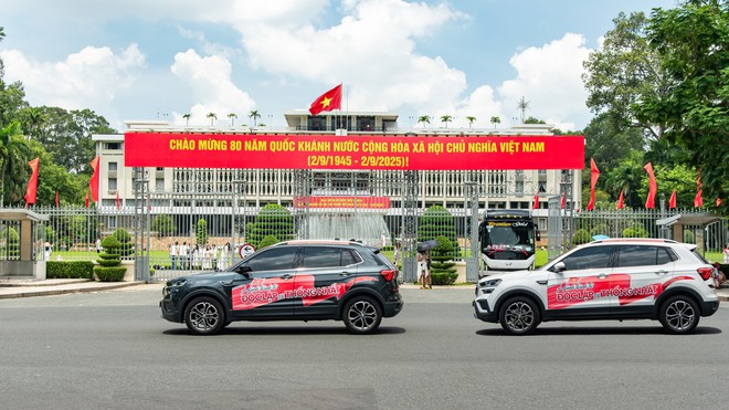 Khởi động hành trình ‘Từ Độc Lập tới Thống Nhất’: Hơn chục chiếc Skoda diễu hành qua Dinh Độc Lập trước khi lên đường xuyên Việt hơn 2.000km- Ảnh 11. Khởi động hành trình ‘Từ Độc Lập tới Thống Nhất’: Hơn chục chiếc Skoda diễu hành qua Dinh Độc Lập trước khi lên đường xuyên Việt hơn 2.000km- Ảnh 11.
