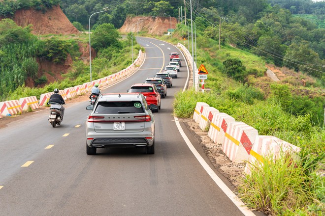 Đoàn xe Skoda vượt 400km tới Buôn Ma Thuột: Băng rừng, xuyên mưa trắng trời mới thấy rõ khung gầm quan trọng thế nào- Ảnh 4. Đoàn xe Skoda vượt 400km tới Buôn Ma Thuột: Băng rừng, xuyên mưa trắng trời mới thấy rõ khung gầm quan trọng thế nào- Ảnh 4.