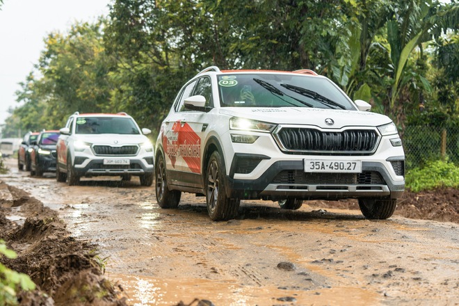 Chia tay Tây Nguyên đại ngàn, đoàn xe Skoda xuôi về miền biển: Hơn 300km với nhiều cung bậc và phần thưởng chỉ dành cho người xứng đáng- Ảnh 7. Chia tay Tây Nguyên đại ngàn, đoàn xe Skoda xuôi về miền biển: Hơn 300km với nhiều cung bậc và phần thưởng chỉ dành cho người xứng đáng- Ảnh 7.