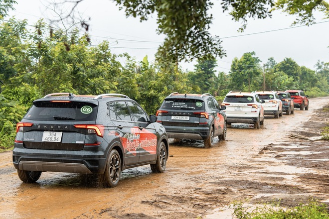 Chia tay Tây Nguyên đại ngàn, đoàn xe Skoda xuôi về miền biển: Hơn 300km với nhiều cung bậc và phần thưởng chỉ dành cho người xứng đáng- Ảnh 6. Chia tay Tây Nguyên đại ngàn, đoàn xe Skoda xuôi về miền biển: Hơn 300km với nhiều cung bậc và phần thưởng chỉ dành cho người xứng đáng- Ảnh 6.