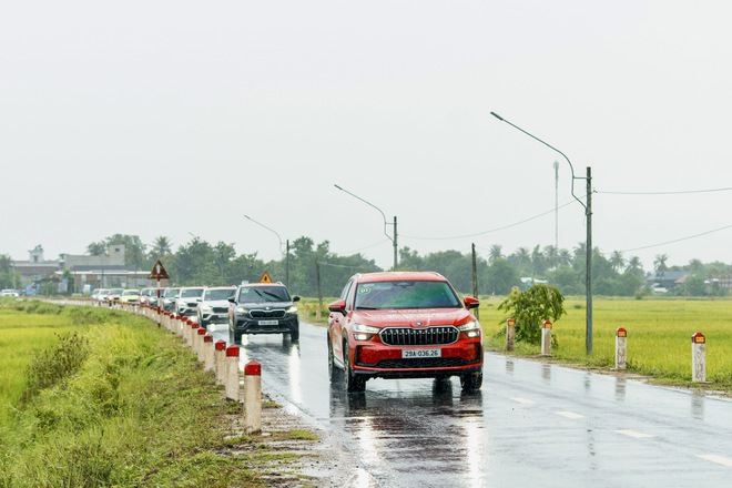 Chia tay Tây Nguyên đại ngàn, đoàn xe Skoda xuôi về miền biển: Hơn 300km với nhiều cung bậc và phần thưởng chỉ dành cho người xứng đáng- Ảnh 14. Chia tay Tây Nguyên đại ngàn, đoàn xe Skoda xuôi về miền biển: Hơn 300km với nhiều cung bậc và phần thưởng chỉ dành cho người xứng đáng- Ảnh 14.