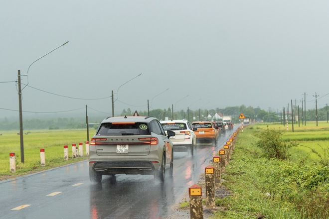 Chia tay Tây Nguyên đại ngàn, đoàn xe Skoda xuôi về miền biển: Hơn 300km với nhiều cung bậc và phần thưởng chỉ dành cho người xứng đáng- Ảnh 15. Chia tay Tây Nguyên đại ngàn, đoàn xe Skoda xuôi về miền biển: Hơn 300km với nhiều cung bậc và phần thưởng chỉ dành cho người xứng đáng- Ảnh 15.