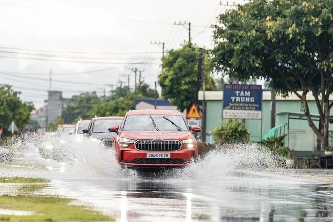 Chia tay Tây Nguyên đại ngàn, đoàn xe Skoda xuôi về miền biển: Hơn 300km với nhiều cung bậc và phần thưởng chỉ dành cho người xứng đáng- Ảnh 9. Chia tay Tây Nguyên đại ngàn, đoàn xe Skoda xuôi về miền biển: Hơn 300km với nhiều cung bậc và phần thưởng chỉ dành cho người xứng đáng- Ảnh 9.