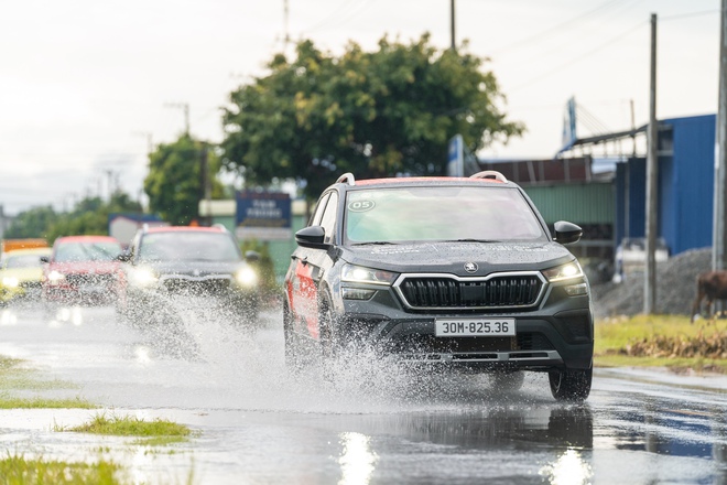 Chia tay Tây Nguyên đại ngàn, đoàn xe Skoda xuôi về miền biển: Hơn 300km với nhiều cung bậc và phần thưởng chỉ dành cho người xứng đáng- Ảnh 10. Chia tay Tây Nguyên đại ngàn, đoàn xe Skoda xuôi về miền biển: Hơn 300km với nhiều cung bậc và phần thưởng chỉ dành cho người xứng đáng- Ảnh 10.