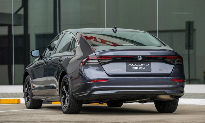 Honda Accord hybrid ra mắt ĐNÁ: Thêm loạt công nghệ trên bản tiêu chuẩn, màn HUD, 207 mã lực, liệu có về Việt Nam tăng sức đấu Camry?- Ảnh 4. Honda Accord hybrid ra mắt ĐNÁ: Thêm loạt công nghệ trên bản tiêu chuẩn, màn HUD, 207 mã lực, liệu có về Việt Nam tăng sức đấu Camry?- Ảnh 4.
