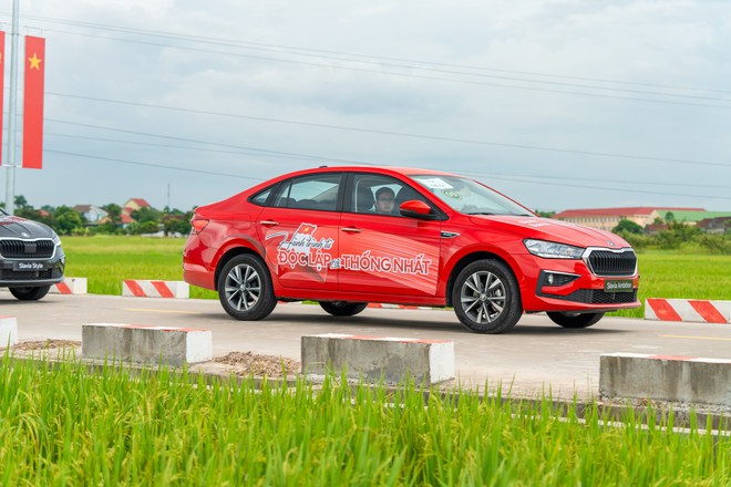 Skoda Slavia vượt hơn 200km cao tốc Nghệ An - Ninh Bình cùng đoàn SUV: Cầm lái không ngán tốc độ cao, ngồi lâu không mệt nhờ một điều- Ảnh 8. Skoda Slavia vượt hơn 200km cao tốc Nghệ An - Ninh Bình cùng đoàn SUV: Cầm lái không ngán tốc độ cao, ngồi lâu không mệt nhờ một điều- Ảnh 8.