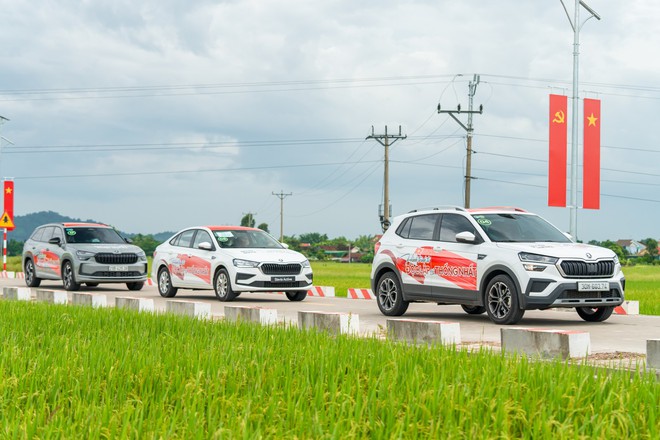 Skoda Slavia vượt hơn 200km cao tốc Nghệ An - Ninh Bình cùng đoàn SUV: Cầm lái không ngán tốc độ cao, ngồi lâu không mệt nhờ một điều- Ảnh 7. Skoda Slavia vượt hơn 200km cao tốc Nghệ An - Ninh Bình cùng đoàn SUV: Cầm lái không ngán tốc độ cao, ngồi lâu không mệt nhờ một điều- Ảnh 7.