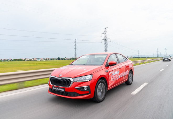 Skoda Slavia vượt hơn 200km cao tốc Nghệ An - Ninh Bình cùng đoàn SUV: Cầm lái không ngán tốc độ cao, ngồi lâu không mệt nhờ một điều- Ảnh 9. Skoda Slavia vượt hơn 200km cao tốc Nghệ An - Ninh Bình cùng đoàn SUV: Cầm lái không ngán tốc độ cao, ngồi lâu không mệt nhờ một điều- Ảnh 9.