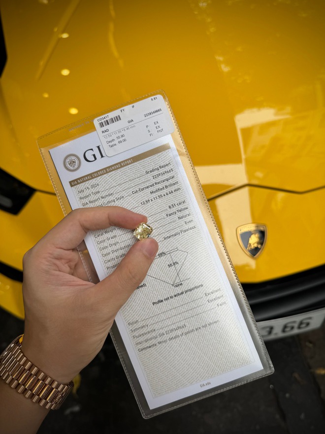 Doanh nhân 9x bán kim cương bị bắt tạm giam vì tội rửa tiền từng có cuộc sống hào nhoáng như thế này: Sở hữu hàng loạt xe sang 'thú dữ', đồng hồ tiền tỷ- Ảnh 3. Doanh nhân 9x bán kim cương bị bắt tạm giam vì tội rửa tiền từng có cuộc sống hào nhoáng như thế này: Sở hữu hàng loạt xe sang 'thú dữ', đồng hồ tiền tỷ- Ảnh 3.