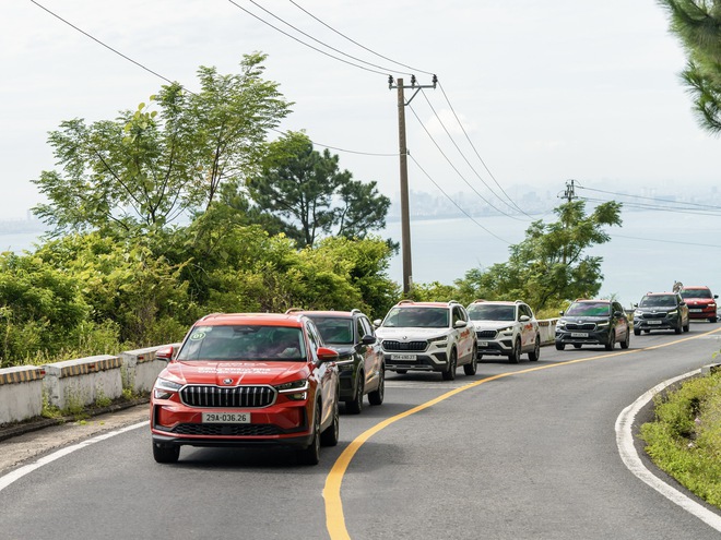 Đoàn Skoda xuyên Việt hoàn thành cung dài nhất hơn 500km: Đích thân TGĐ Skoda Việt Nam cầm lái Slavia vượt đèo Hải Vân- Ảnh 7. Đoàn Skoda xuyên Việt hoàn thành cung dài nhất hơn 500km: Đích thân TGĐ Skoda Việt Nam cầm lái Slavia vượt đèo Hải Vân- Ảnh 7.