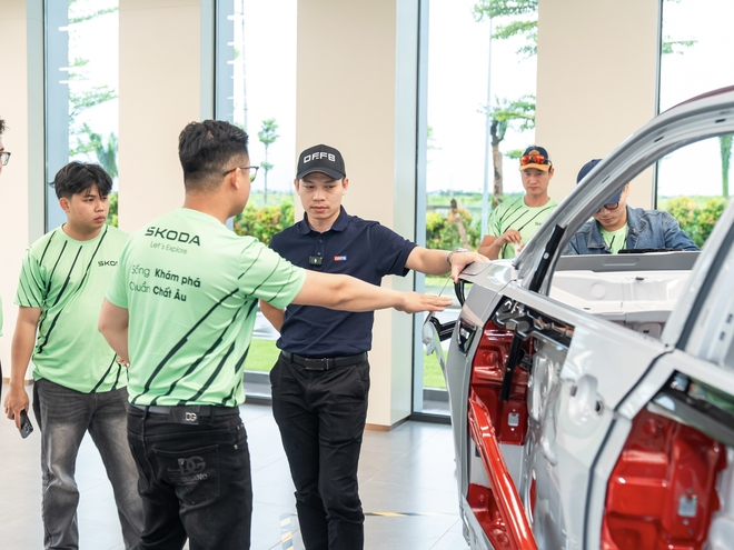 Đoàn Skoda xuyên Việt về nhà máy ở Quảng Ninh: Đi để trở về nơi sinh ra, hiểu chuẩn châu Âu là như thế nào sau gần 2.000km- Ảnh 5. Đoàn Skoda xuyên Việt về nhà máy ở Quảng Ninh: Đi để trở về nơi sinh ra, hiểu chuẩn châu Âu là như thế nào sau gần 2.000km- Ảnh 5.
