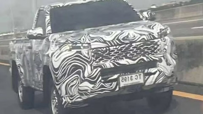 Toyota Hilux 2026 sẽ thay đổi theo cách người Việt thích: Cabin như Prado, một chi tiết 'học' từ Ranger, có thể thêm bản nhiên liệu sinh học- Ảnh 2. Toyota Hilux 2026 sẽ thay đổi theo cách người Việt thích: Cabin như Prado, một chi tiết 'học' từ Ranger, có thể thêm bản nhiên liệu sinh học- Ảnh 2.