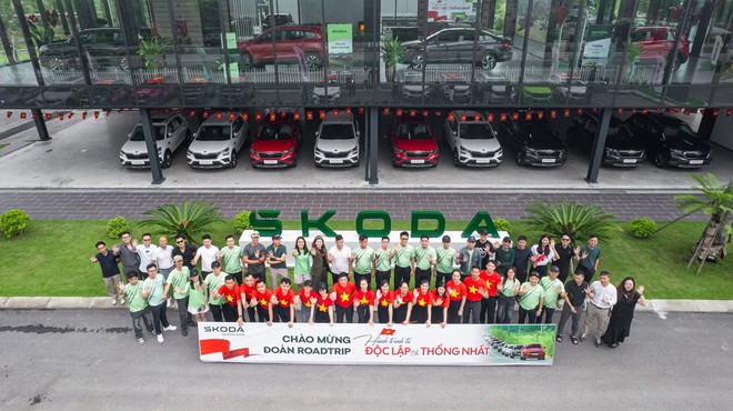 Đoàn xe Skoda 'vượt bão' tới Hà Nội, kết thúc gần 2.500km từ Độc Lập tới Thống Nhất với nhiều cung bậc cảm xúc- Ảnh 1. Đoàn xe Skoda 'vượt bão' tới Hà Nội, kết thúc gần 2.500km từ Độc Lập tới Thống Nhất với nhiều cung bậc cảm xúc- Ảnh 1.