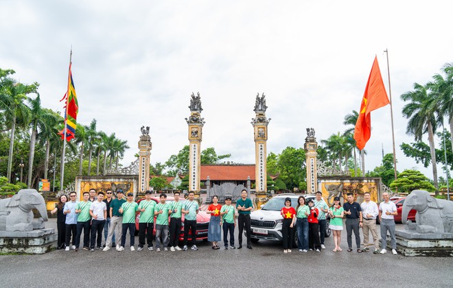 Đoàn xe Skoda 'vượt bão' tới Hà Nội, kết thúc gần 2.500km từ Độc Lập tới Thống Nhất với nhiều cung bậc cảm xúc- Ảnh 8. Đoàn xe Skoda 'vượt bão' tới Hà Nội, kết thúc gần 2.500km từ Độc Lập tới Thống Nhất với nhiều cung bậc cảm xúc- Ảnh 8.