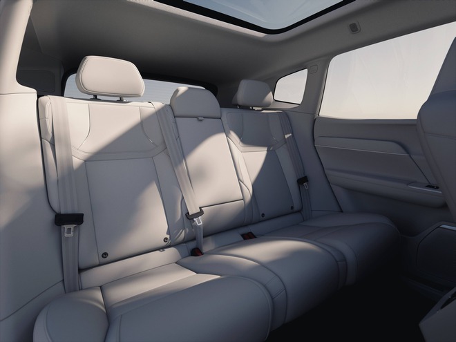 Volvo XC70 nhận đặt hàng: Giá quy đổi từ 1,1 tỷ đồng, động cơ PHEV, chạy 180km không cần xăng- Ảnh 5. Volvo XC70 nhận đặt hàng: Giá quy đổi từ 1,1 tỷ đồng, động cơ PHEV, chạy 180km không cần xăng- Ảnh 5.