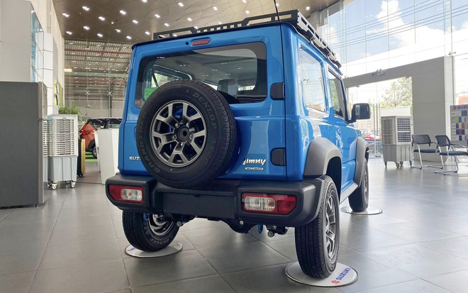 Mua Suzuki Jimny bây giờ tiết kiệm 120 triệu đồng tiền lăn bánh: Đại lý giảm giá sâu, nhiều nơi độ sẵn hầm hố để hút khách- Ảnh 4. Mua Suzuki Jimny bây giờ tiết kiệm 120 triệu đồng tiền lăn bánh: Đại lý giảm giá sâu, nhiều nơi độ sẵn hầm hố để hút khách- Ảnh 4.