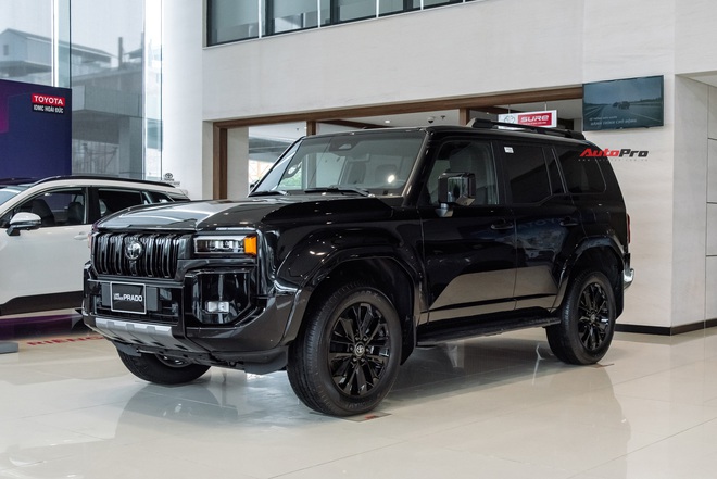 Lô Toyota Prado ‘lạ’ xuất hiện tại Việt Nam: Thiết kế khác biệt, động cơ hybrid mạnh hơn hẳn xe chính hãng- Ảnh 8. Lô Toyota Prado ‘lạ’ xuất hiện tại Việt Nam: Thiết kế khác biệt, động cơ hybrid mạnh hơn hẳn xe chính hãng- Ảnh 8.