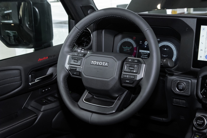 Lô Toyota Prado ‘lạ’ xuất hiện tại Việt Nam: Thiết kế khác biệt, động cơ hybrid mạnh hơn hẳn xe chính hãng- Ảnh 12. Lô Toyota Prado ‘lạ’ xuất hiện tại Việt Nam: Thiết kế khác biệt, động cơ hybrid mạnh hơn hẳn xe chính hãng- Ảnh 12.
