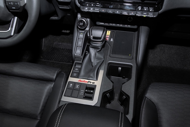 Lô Toyota Prado ‘lạ’ xuất hiện tại Việt Nam: Thiết kế khác biệt, động cơ hybrid mạnh hơn hẳn xe chính hãng- Ảnh 13. Lô Toyota Prado ‘lạ’ xuất hiện tại Việt Nam: Thiết kế khác biệt, động cơ hybrid mạnh hơn hẳn xe chính hãng- Ảnh 13.