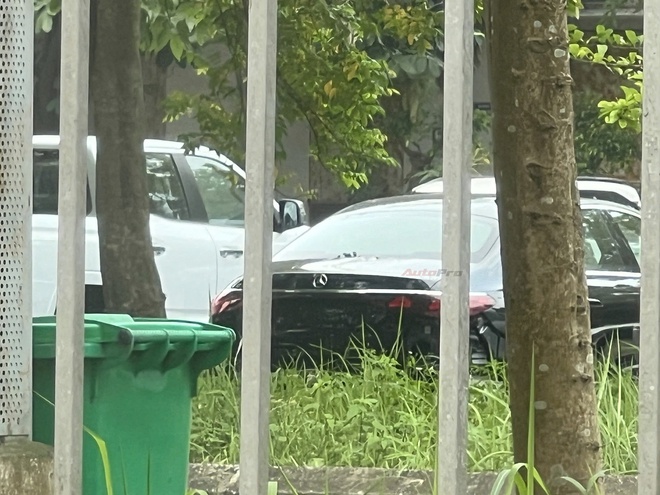 Đại lý báo nhận cọc E-Class thế hệ mới: Ra mắt tháng 10 tới, lắp ráp trong nước, 3 phiên bản, giá tăng nhẹ, có trang bị xịn hơn cả S-Class- Ảnh 4. Đại lý báo nhận cọc E-Class thế hệ mới: Ra mắt tháng 10 tới, lắp ráp trong nước, 3 phiên bản, giá tăng nhẹ, có trang bị xịn hơn cả S-Class- Ảnh 4.
