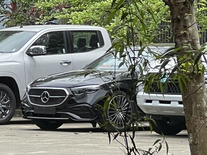 Đại lý báo nhận cọc E-Class thế hệ mới: Ra mắt tháng 10 tới, lắp ráp trong nước, 3 phiên bản, giá tăng nhẹ, có trang bị xịn hơn cả S-Class- Ảnh 3. Đại lý báo nhận cọc E-Class thế hệ mới: Ra mắt tháng 10 tới, lắp ráp trong nước, 3 phiên bản, giá tăng nhẹ, có trang bị xịn hơn cả S-Class- Ảnh 3.