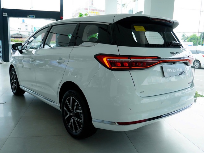 Kèo xe điện dịch vụ căng nhất lúc này: VinFast Limo Green vs BYD M6, bảng này giúp bạn chốt đơn dễ dàng hơn- Ảnh 10. Kèo xe điện dịch vụ căng nhất lúc này: VinFast Limo Green vs BYD M6, bảng này giúp bạn chốt đơn dễ dàng hơn- Ảnh 10.