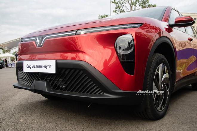 Ảnh thực tế VinFast Limo Green giá 749 triệu đồng đầu tiên bàn giao: 3 hàng ghế rộng thoáng, màn hình to nét, nhiều chi tiết cho thấy bản cá nhân sẽ còn wow hơn- Ảnh 6. Ảnh thực tế VinFast Limo Green giá 749 triệu đồng đầu tiên bàn giao: 3 hàng ghế rộng thoáng, màn hình to nét, nhiều chi tiết cho thấy bản cá nhân sẽ còn wow hơn- Ảnh 6.