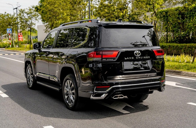 Ở Việt Nam đành lọt top bán ít nhưng đây mới là 'độ hot' thực sự của Toyota Land Cruiser: Bán hơn 100.000 xe/năm toàn cầu, có nơi lượng bán ngang Accent- Ảnh 5. Ở Việt Nam đành lọt top bán ít nhưng đây mới là 'độ hot' thực sự của Toyota Land Cruiser: Bán hơn 100.000 xe/năm toàn cầu, có nơi lượng bán ngang Accent- Ảnh 5.