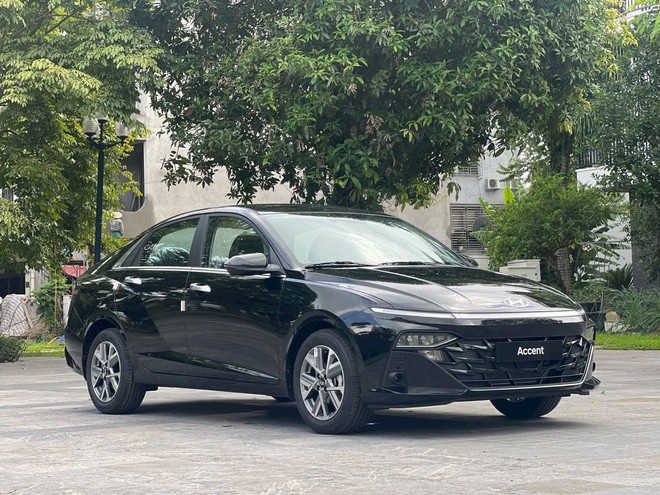 Giá Hyundai Accent có 'đáy' mới tại đại lý: Bản cao cấp giảm 84 triệu đồng, giá thực tế rẻ ngang Vios bản giữa- Ảnh 2. Giá Hyundai Accent có 'đáy' mới tại đại lý: Bản cao cấp giảm 84 triệu đồng, giá thực tế rẻ ngang Vios bản giữa- Ảnh 2.