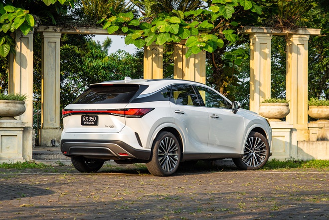 Chênh 31 triệu đồng, chọn VW Touareg 'full' hay Lexus RX 'base': Bảng so sánh dưới đây chỉ ra mọi khác biệt giữa hai xe- Ảnh 5. Chênh 31 triệu đồng, chọn VW Touareg 'full' hay Lexus RX 'base': Bảng so sánh dưới đây chỉ ra mọi khác biệt giữa hai xe- Ảnh 5.