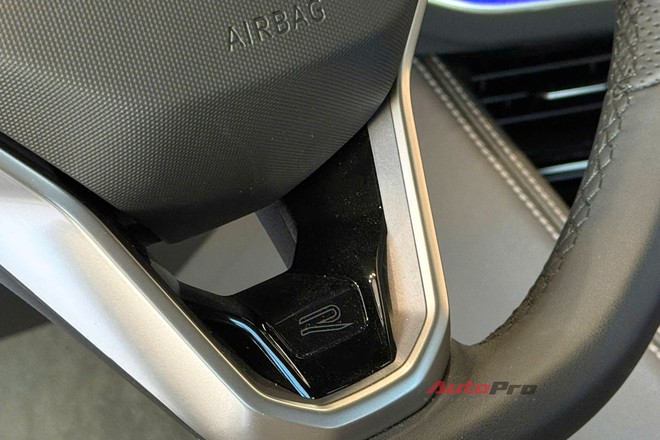 VW Touareg thêm 2 bản mới, đã về đại lý: Giá tới gần 3,4 tỷ đồng nhưng vẫn rẻ hơn Audi Q7 cả trăm triệu đồng, chưa có ADAS- Ảnh 9. VW Touareg thêm 2 bản mới, đã về đại lý: Giá tới gần 3,4 tỷ đồng nhưng vẫn rẻ hơn Audi Q7 cả trăm triệu đồng, chưa có ADAS- Ảnh 9.