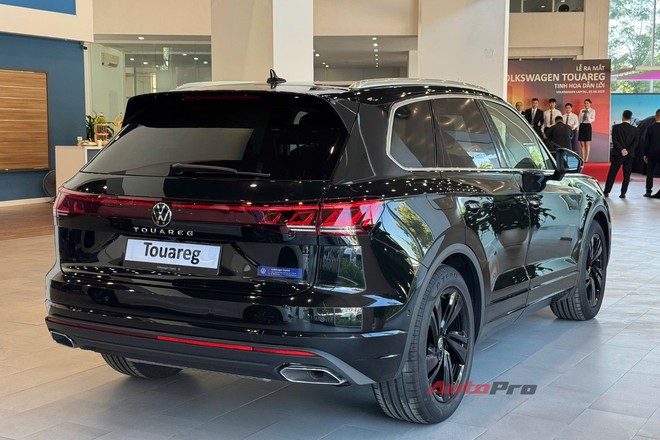 VW Touareg thêm 2 bản mới, đã về đại lý: Giá tới gần 3,4 tỷ đồng nhưng vẫn rẻ hơn Audi Q7 cả trăm triệu đồng, chưa có ADAS- Ảnh 3. VW Touareg thêm 2 bản mới, đã về đại lý: Giá tới gần 3,4 tỷ đồng nhưng vẫn rẻ hơn Audi Q7 cả trăm triệu đồng, chưa có ADAS- Ảnh 3.