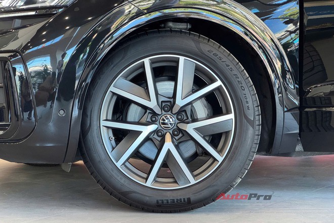 VW Touareg thêm 2 bản mới, đã về đại lý: Giá tới gần 3,4 tỷ đồng nhưng vẫn rẻ hơn Audi Q7 cả trăm triệu đồng, chưa có ADAS- Ảnh 6. VW Touareg thêm 2 bản mới, đã về đại lý: Giá tới gần 3,4 tỷ đồng nhưng vẫn rẻ hơn Audi Q7 cả trăm triệu đồng, chưa có ADAS- Ảnh 6.