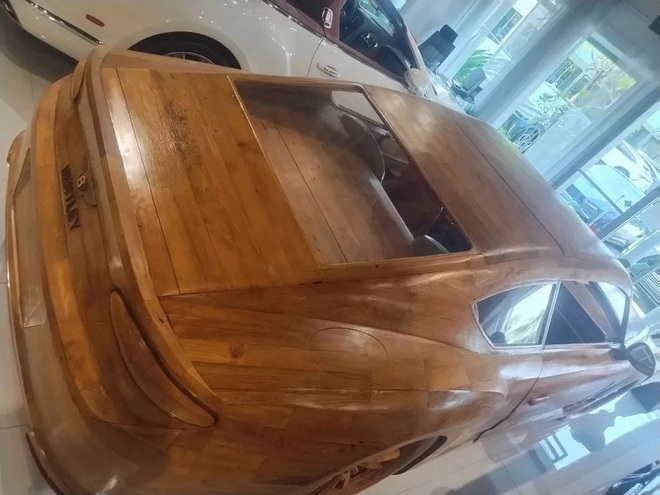 Chiếc Bentley gỗ này có giá quy đổi 2,6 tỷ đồng ngang xe thật: Tốn 3.000 giờ hoàn thiện, báo Tây so sánh giống với hàng Việt- Ảnh 7. Chiếc Bentley gỗ này có giá quy đổi 2,6 tỷ đồng ngang xe thật: Tốn 3.000 giờ hoàn thiện, báo Tây so sánh giống với hàng Việt- Ảnh 7.