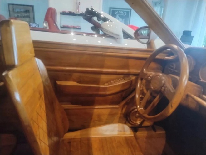 Chiếc Bentley gỗ này có giá quy đổi 2,6 tỷ đồng ngang xe thật: Tốn 3.000 giờ hoàn thiện, báo Tây so sánh giống với hàng Việt- Ảnh 11. Chiếc Bentley gỗ này có giá quy đổi 2,6 tỷ đồng ngang xe thật: Tốn 3.000 giờ hoàn thiện, báo Tây so sánh giống với hàng Việt- Ảnh 11.