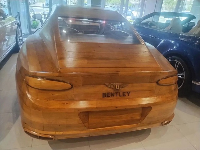 Chiếc Bentley gỗ này có giá quy đổi 2,6 tỷ đồng ngang xe thật: Tốn 3.000 giờ hoàn thiện, báo Tây so sánh giống với hàng Việt- Ảnh 6. Chiếc Bentley gỗ này có giá quy đổi 2,6 tỷ đồng ngang xe thật: Tốn 3.000 giờ hoàn thiện, báo Tây so sánh giống với hàng Việt- Ảnh 6.