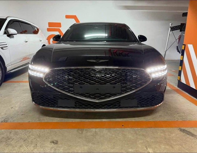 Hàng hiếm Genesis G90 gần như mới giá 5,1 tỷ đồng đắt ngang S-Class ‘đập hộp’: Ghế sau như Maybach, ADAS hơn xe Đức- Ảnh 2. Hàng hiếm Genesis G90 gần như mới giá 5,1 tỷ đồng đắt ngang S-Class ‘đập hộp’: Ghế sau như Maybach, ADAS hơn xe Đức- Ảnh 2.