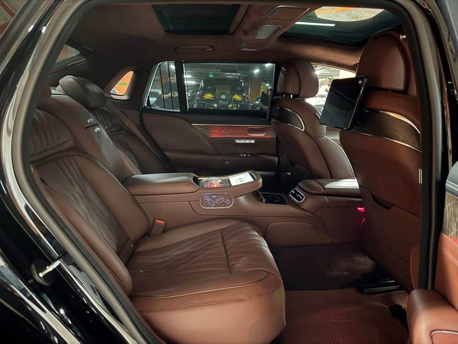 Hàng hiếm Genesis G90 gần như mới giá 5,1 tỷ đồng đắt ngang S-Class ‘đập hộp’: Ghế sau như Maybach, ADAS hơn xe Đức- Ảnh 7. Hàng hiếm Genesis G90 gần như mới giá 5,1 tỷ đồng đắt ngang S-Class ‘đập hộp’: Ghế sau như Maybach, ADAS hơn xe Đức- Ảnh 7.