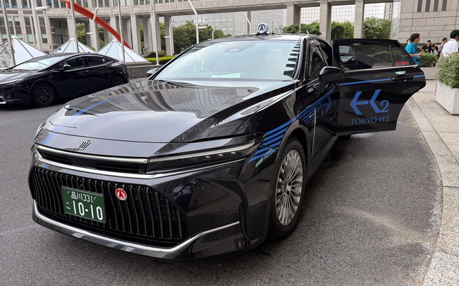 Toyota Crown hóa thành xe taxi xanh: Chạy bằng pin nhiên liệu hydro, đi 820km/nạp, chỗ để chân thoải mái cực hợp với khách VIP- Ảnh 4. Toyota Crown hóa thành xe taxi xanh: Chạy bằng pin nhiên liệu hydro, đi 820km/nạp, chỗ để chân thoải mái cực hợp với khách VIP- Ảnh 4.