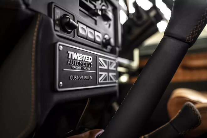 Mua 240 chiếc Land Rover Defender cổ về rồi nâng cấp, chủ hãng độ thu về hơn 1.500 tỷ đồng- Ảnh 6. Mua 240 chiếc Land Rover Defender cổ về rồi nâng cấp, chủ hãng độ thu về hơn 1.500 tỷ đồng- Ảnh 6.