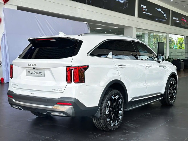 Kia Sorento 2025 ra mắt Việt Nam: Giá từ 1,249 tỷ đồng, mâm lớn, nâng cấp ADAS đấu Santa Fe, Everest- Ảnh 4. Kia Sorento 2025 ra mắt Việt Nam: Giá từ 1,249 tỷ đồng, mâm lớn, nâng cấp ADAS đấu Santa Fe, Everest- Ảnh 4.